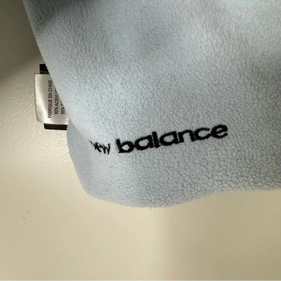 New balance  winter Scarf - Picture 3 of 5